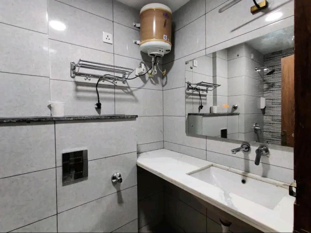 Hotel Bsh Group Нойда Екстер'єр фото